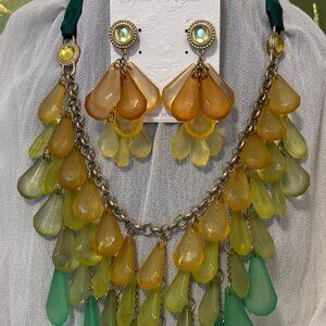 🎁 Sale! 🎁 Necklack and earring set in amber, pale mint green and spring green